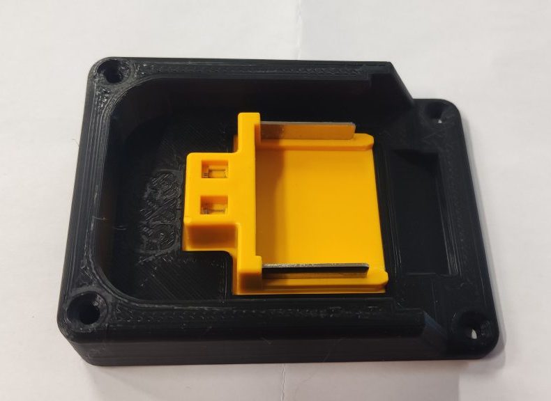 Akku-Aufnahme mit Kontaktplatte für 18V Akkus – Bild 5