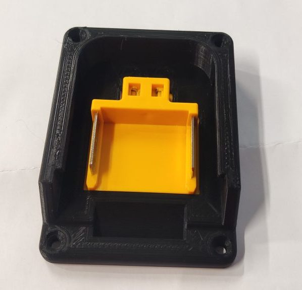 Akku-Aufnahme mit Kontaktplatte für 18V Akkus – Bild 4